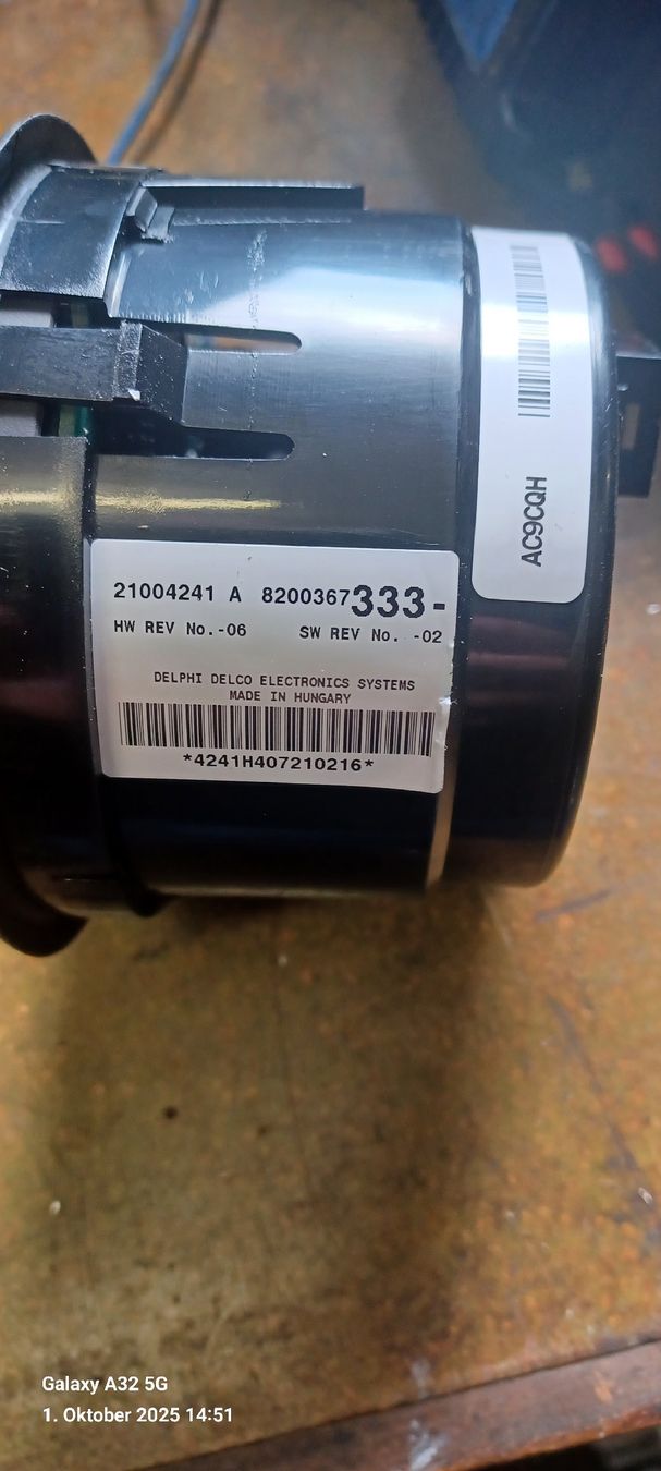 Renault Tutti pezzi di ricambio auto: Renault Espace 4 klimabedinungs teil links – Usato da Bürglen TG venduto da Mazda3230 1