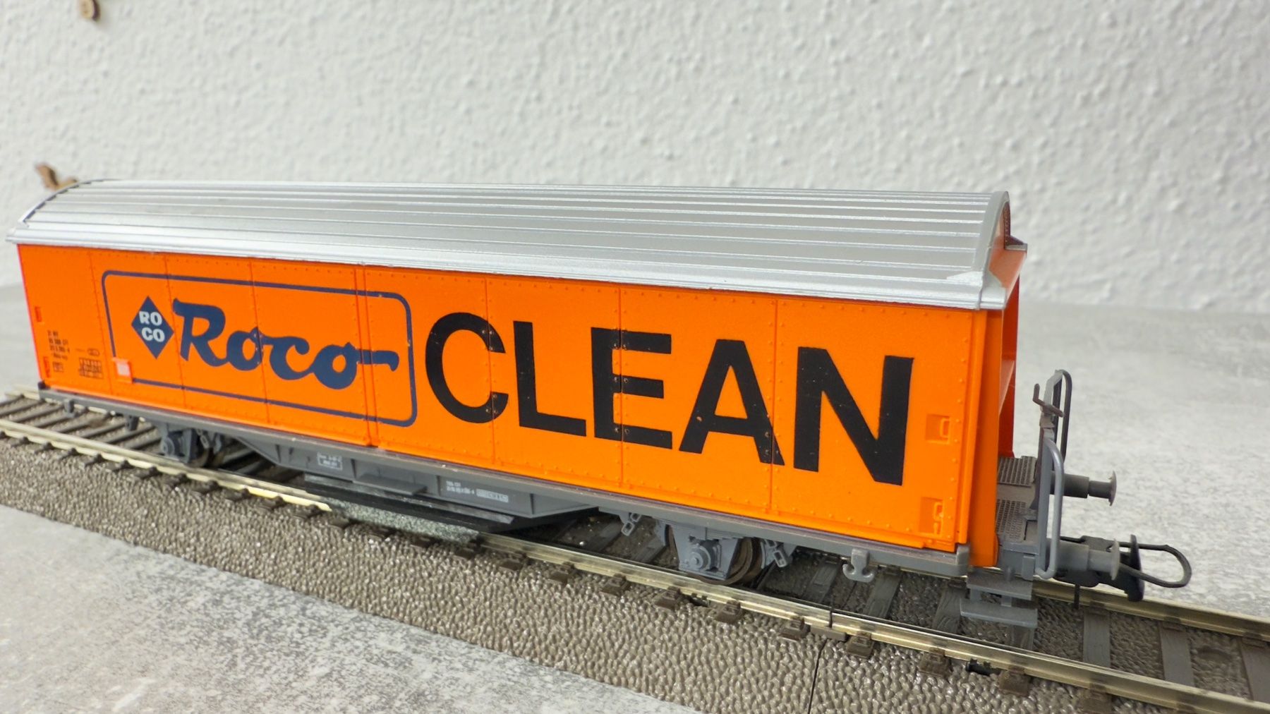 Roco Modellini di ferrovie: Roco Güterwagen Clean - Gleisreiniger H0 / DC – Usato da Schlieren venduto da rat_lq6b 2