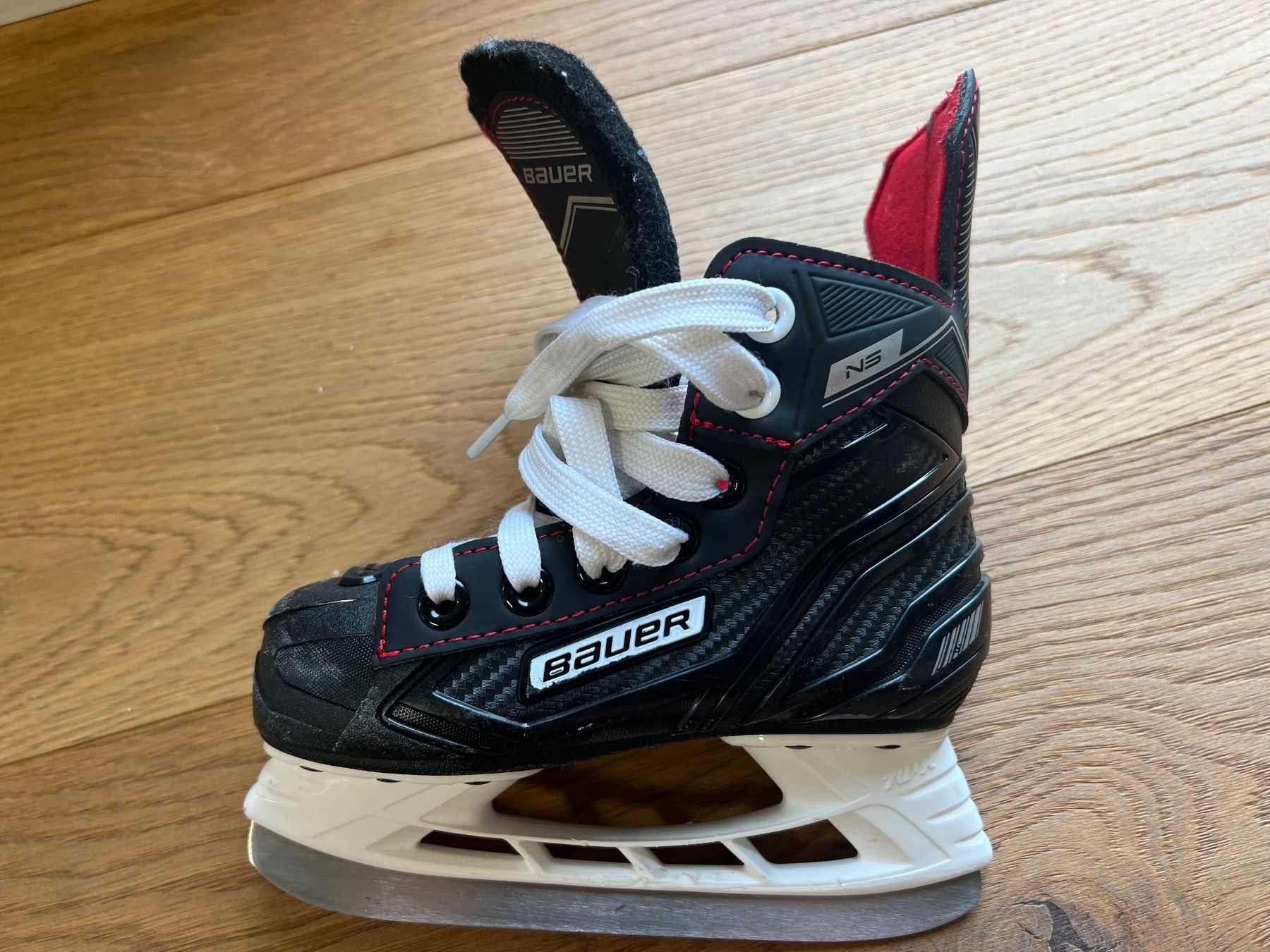 Bauer Schlittschuhe: Bauer Kinderschlittschuhe Y9 Grösse EU 27 – Gebraucht aus Grüningen von  2
