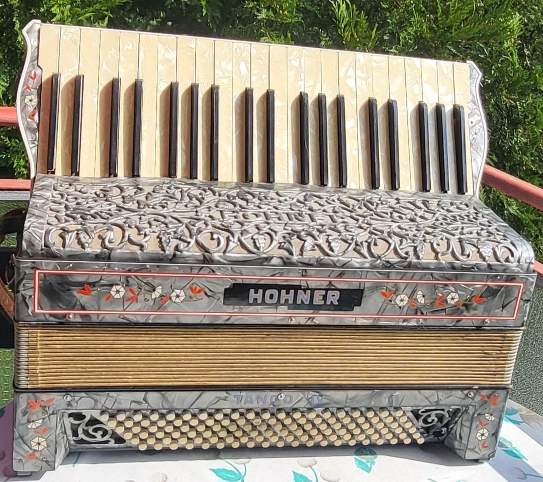 Strumenti musicali: hohner Tango IV 4 voix rare – Usato da Penthalaz venduto da EvandroLuz