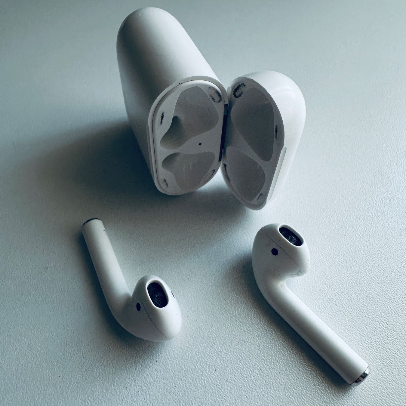 Apple Cuffie: Original Apple AirPods 2 Kopfhörer Wireless Lightning Kabel – Usato da Basel venduto da MY.AIRPODS.SHOP 2