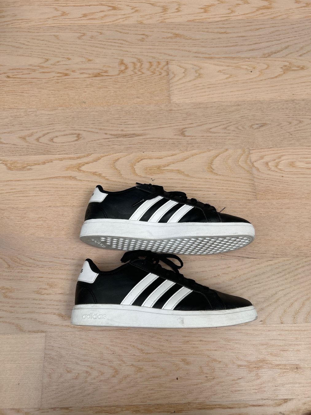 Adidas Schuhe für Jungen: Adidas Schuhe 37 1/3 – Gebraucht aus Muri AG von Mkikus 3