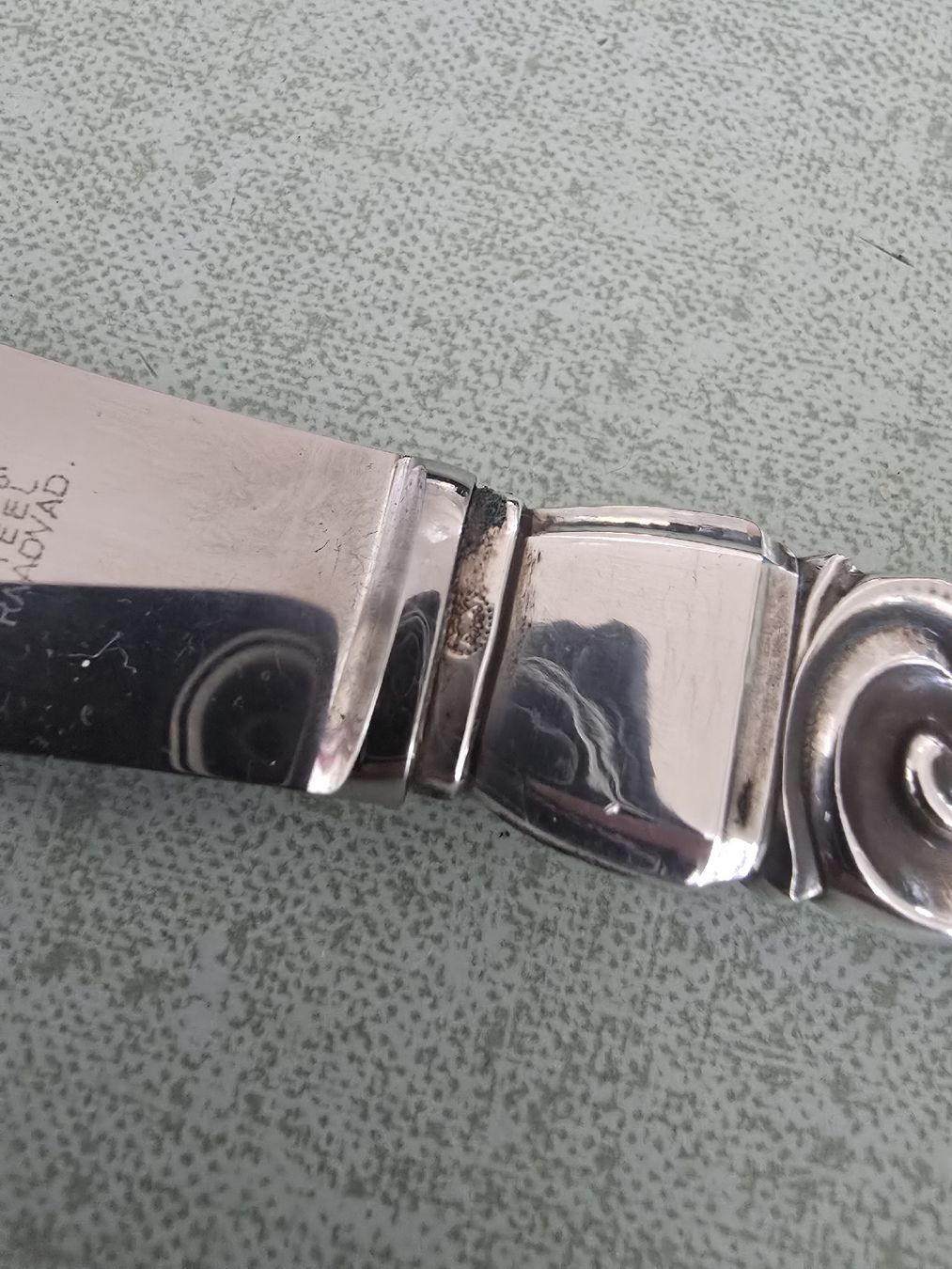 Jensen Set di posate: Scroll by Georg Jensen Sterling Silver Regular Knife 19.5cm – Nuovo (secondo la descrizione) da Satigny venduto da Baazarbaron 1