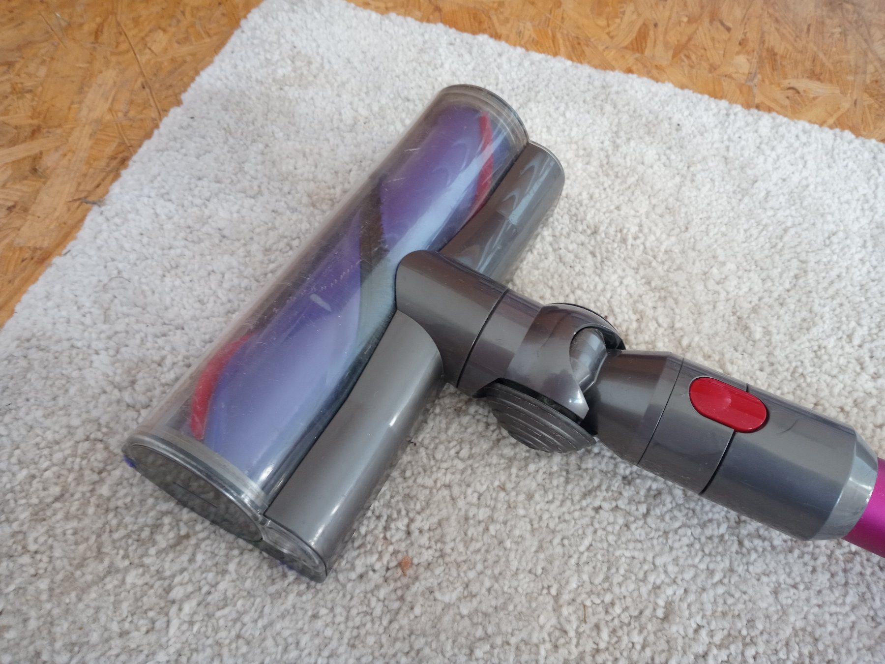 Dyson Aspirapolveri & Accessori: Handstaubsauger Dyson V7 – Usato da Prez-vers-Siviriez venduto da Monija70 2