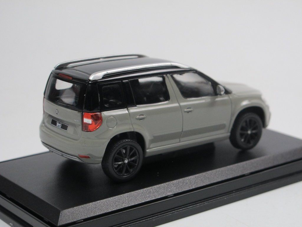 Skoda Modellini d'auto: Skoda Yeti Phase II  2013-2017 hellgrau / schwarz     1:43 – Nuovo e nell'imballaggio originale da Gerlafingen venduto da espero88 5