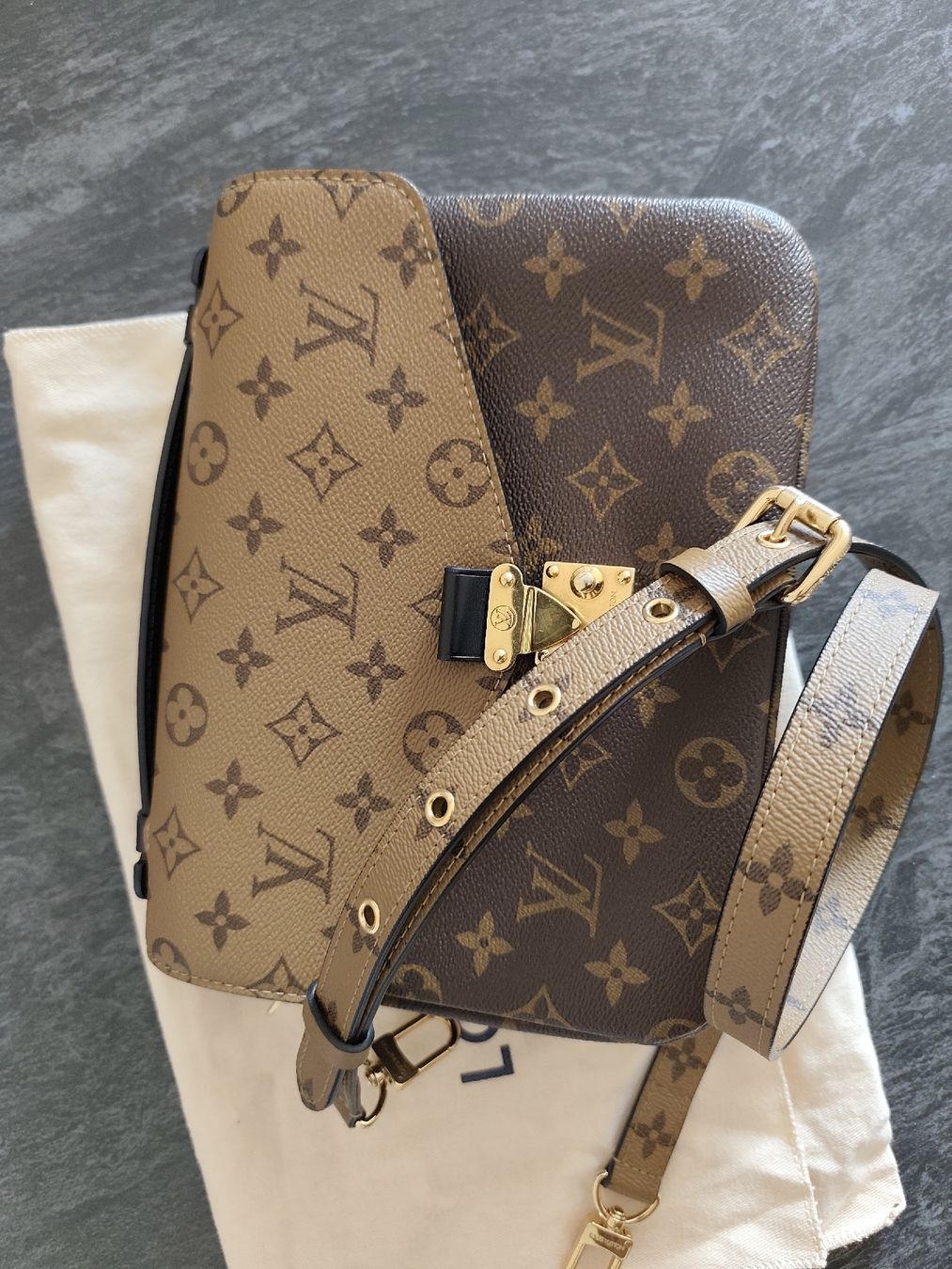 Louis Vuitton Sacs femmes: Louis Vuitton Pochette Métis Reverse – Neuf (Voir description) à Martigny par Vintage-23 1