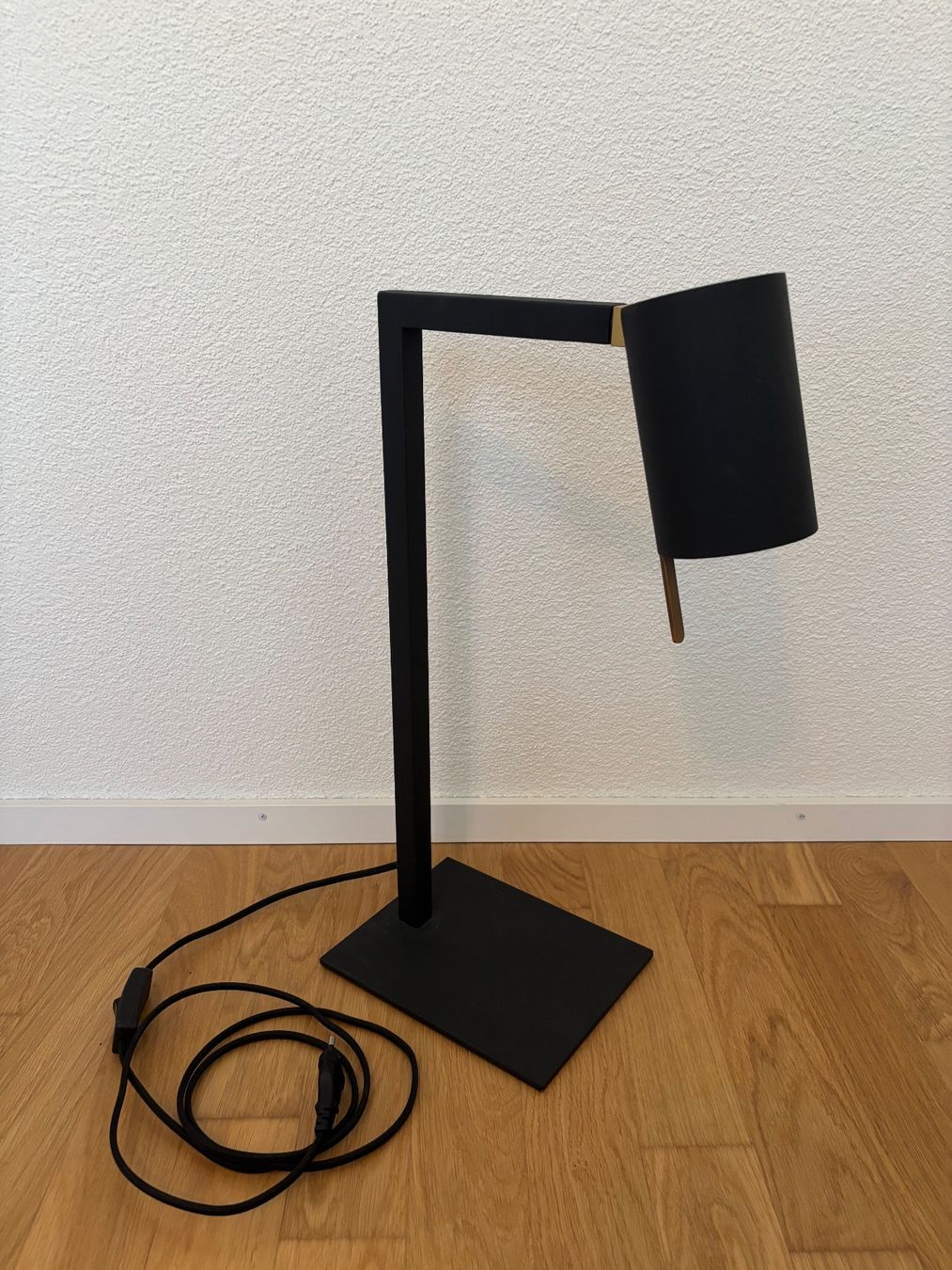 Lampade: Moderne Tischlampe in Schwarz – Usato da Schleinikon venduto da vik_8v2w 1