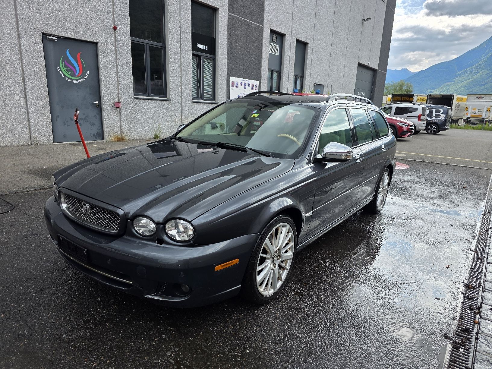 Jaguar Automobili: Jaguar X-Type 2.2 D – Usato da Cadenazzo venduto da LuismacchineSagl