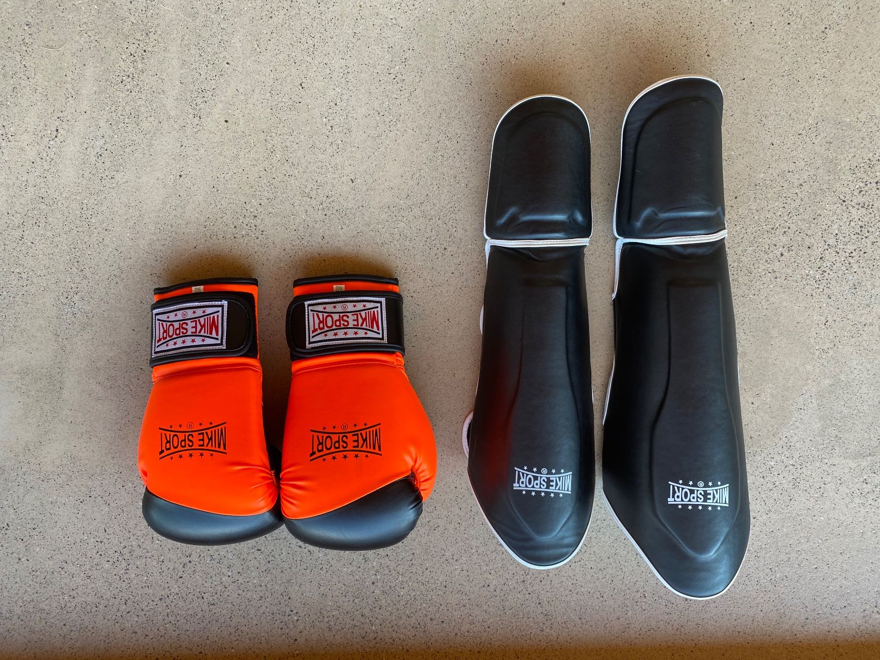 Handschuhe & Handstulpen: Boxhandschuhe & Schienbeinschoner Mike Sport – Neu (gemäss Beschreibung) aus stäfa von nouchka558