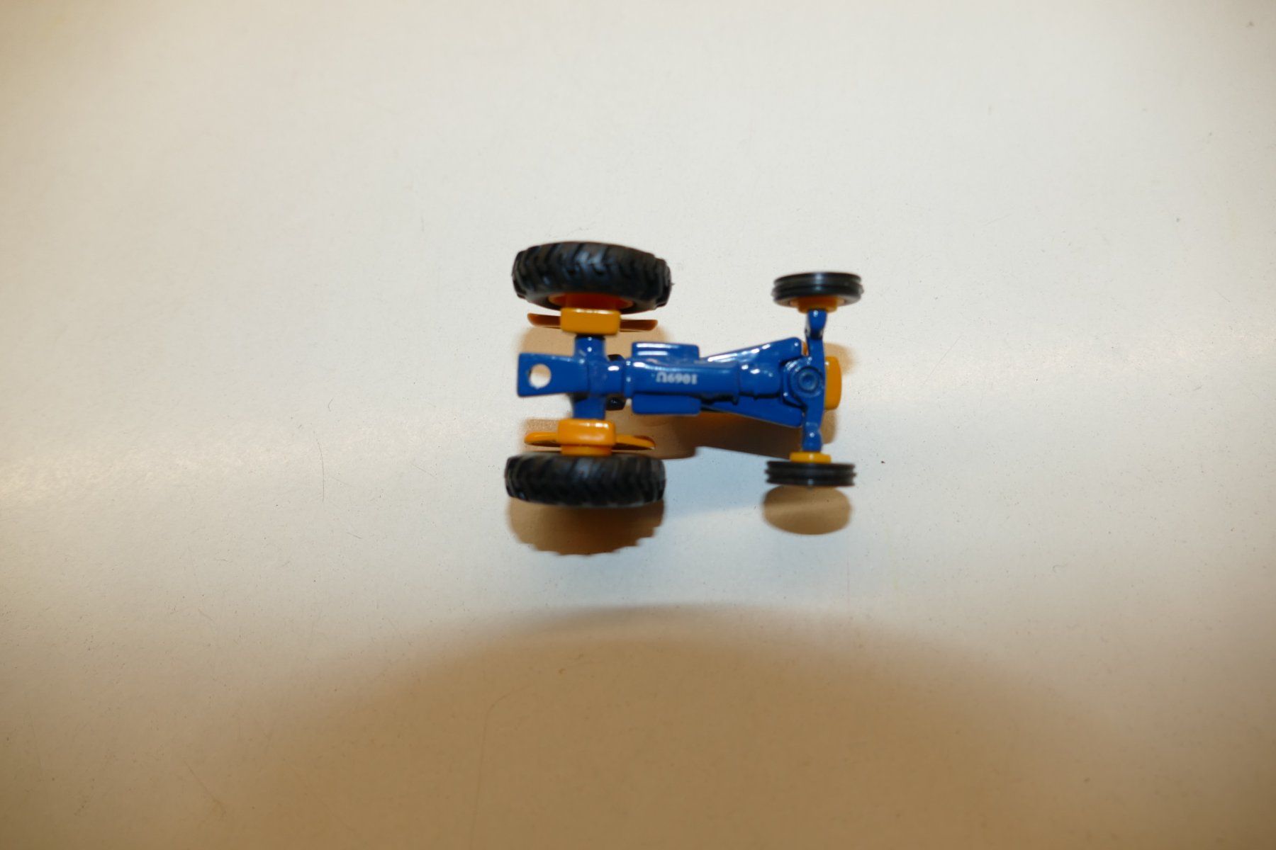 Kit di modellismo & Modellini statici: ERTL Metallmodel: Traktor blau/gelb – Nuovo (secondo la descrizione) da Niederhasli venduto da rail-duerst 5
