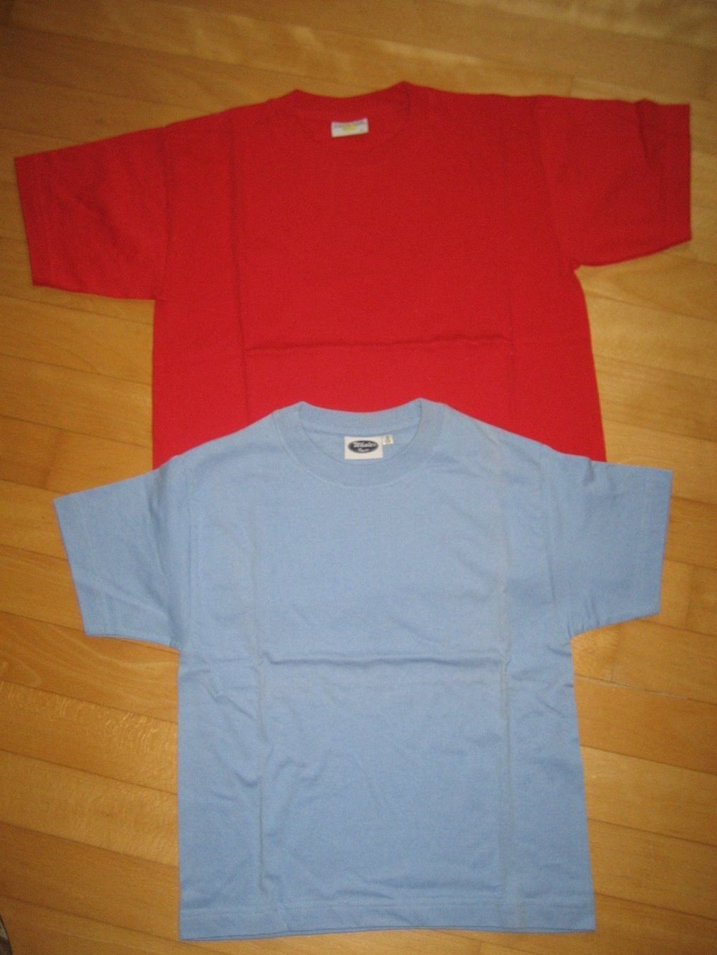 Camicie, T-shirt & Polo: T-Shirts, 2 Stück – Usato da Unterengstringen venduto da Olifant4