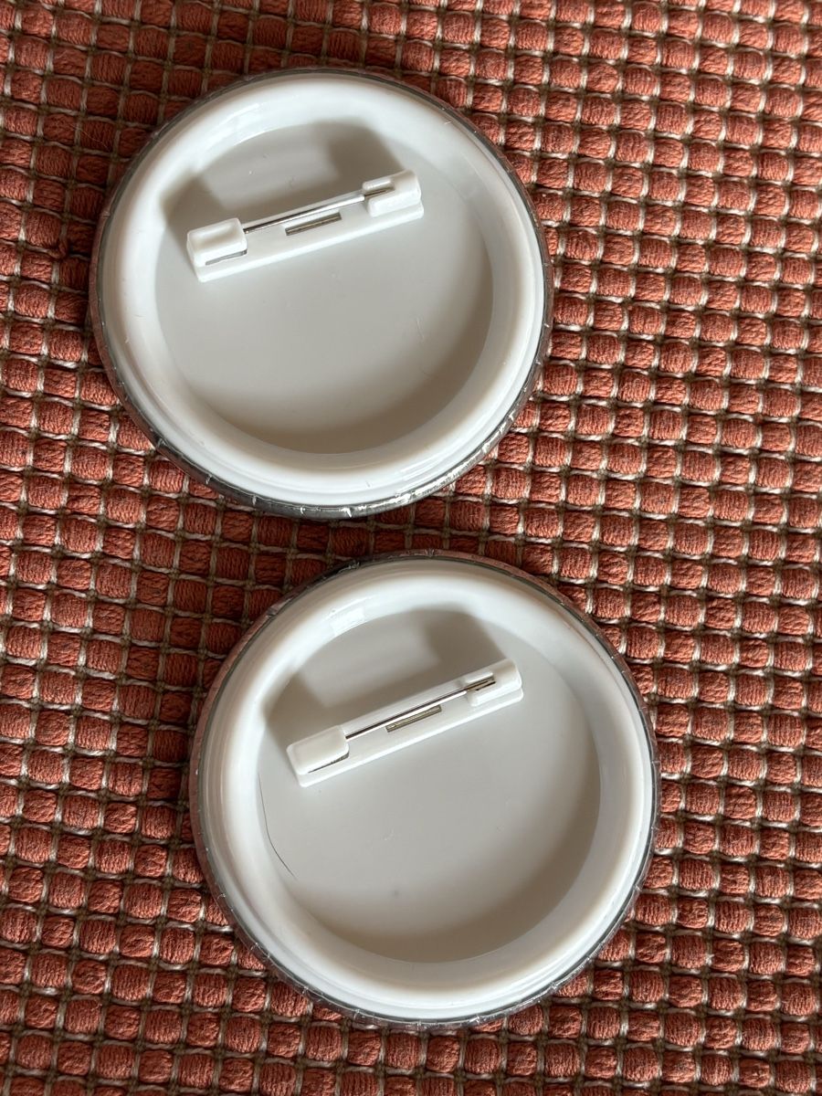 Spille & Fermagli: Frieden Brosche / Peace Button 2er Set – Nuovo (secondo la descrizione) da Rümlang venduto da BoutiqueMonique16 1