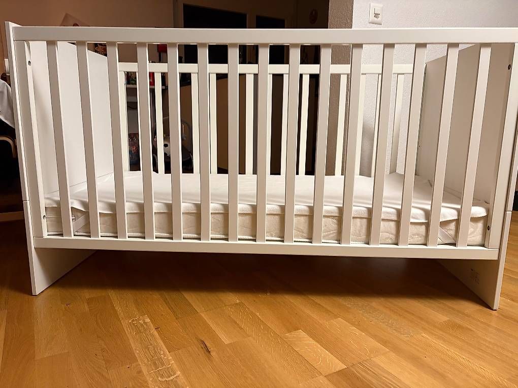 Letti: Lit de bébé avec matelas et protection – Nuovo (secondo la descrizione) da Fribourg venduto da Sbcaro 2