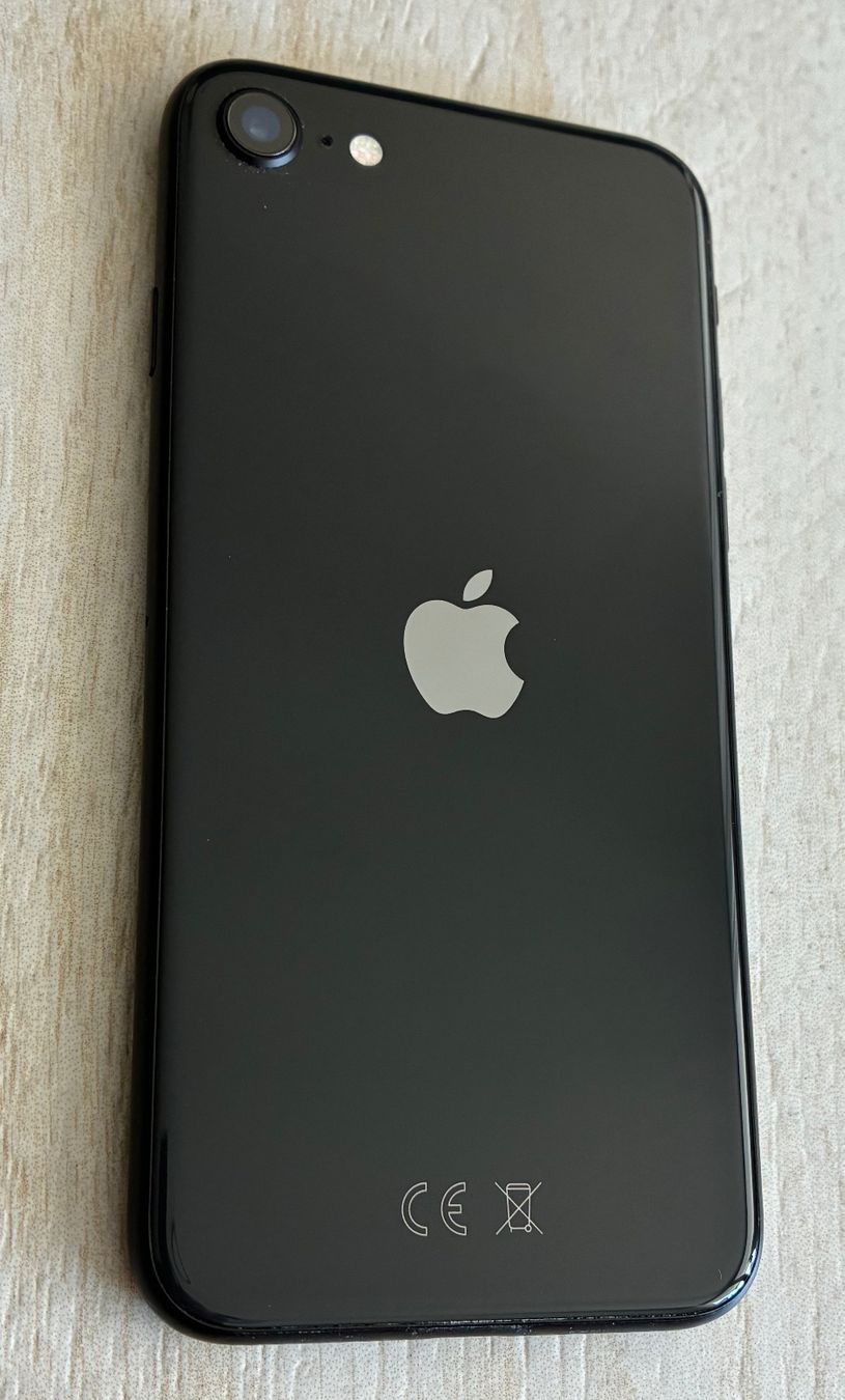 Apple Handys / Smartphones: iPhone SE (2nd generation) 64GB Black + Accessories – Gebraucht aus Bellinzona von EmanueleGalli 2
