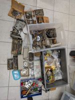 (2) Grosses Lot Uhrmacher Werkzeuge, Maschinen, Ersatzteile