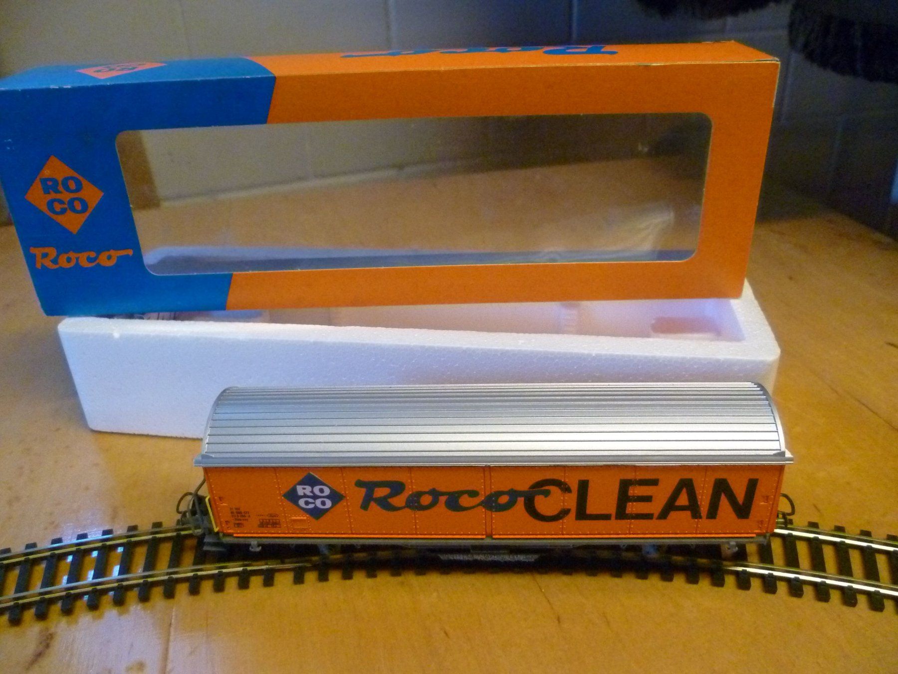 Roco Modellini di ferrovie: RocoClean Güterwagen H0 – Usato da Rickenbach BL venduto da umro11
