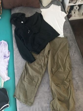 Hose, Pullover & Kurzarm Shirt