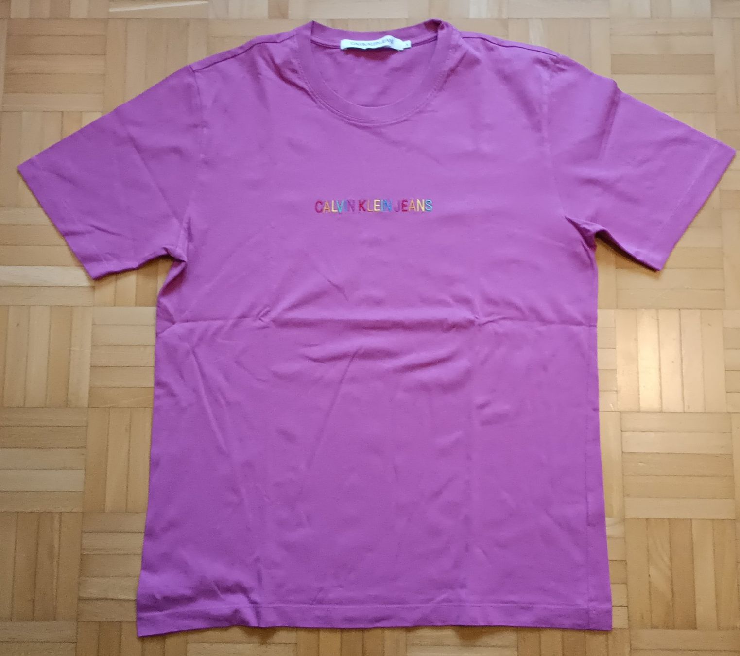 Calvin Klein T-shirt: Calvin Klein T-Shirt, Large, dunkelrosa – Usato da Rotkreuz venduto da Dima8