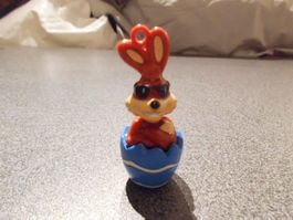 Ueberraschungsei Hase im blauen Osterrei