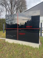 2 massive Glaswände als Sichtschutz oder Gartendekoration