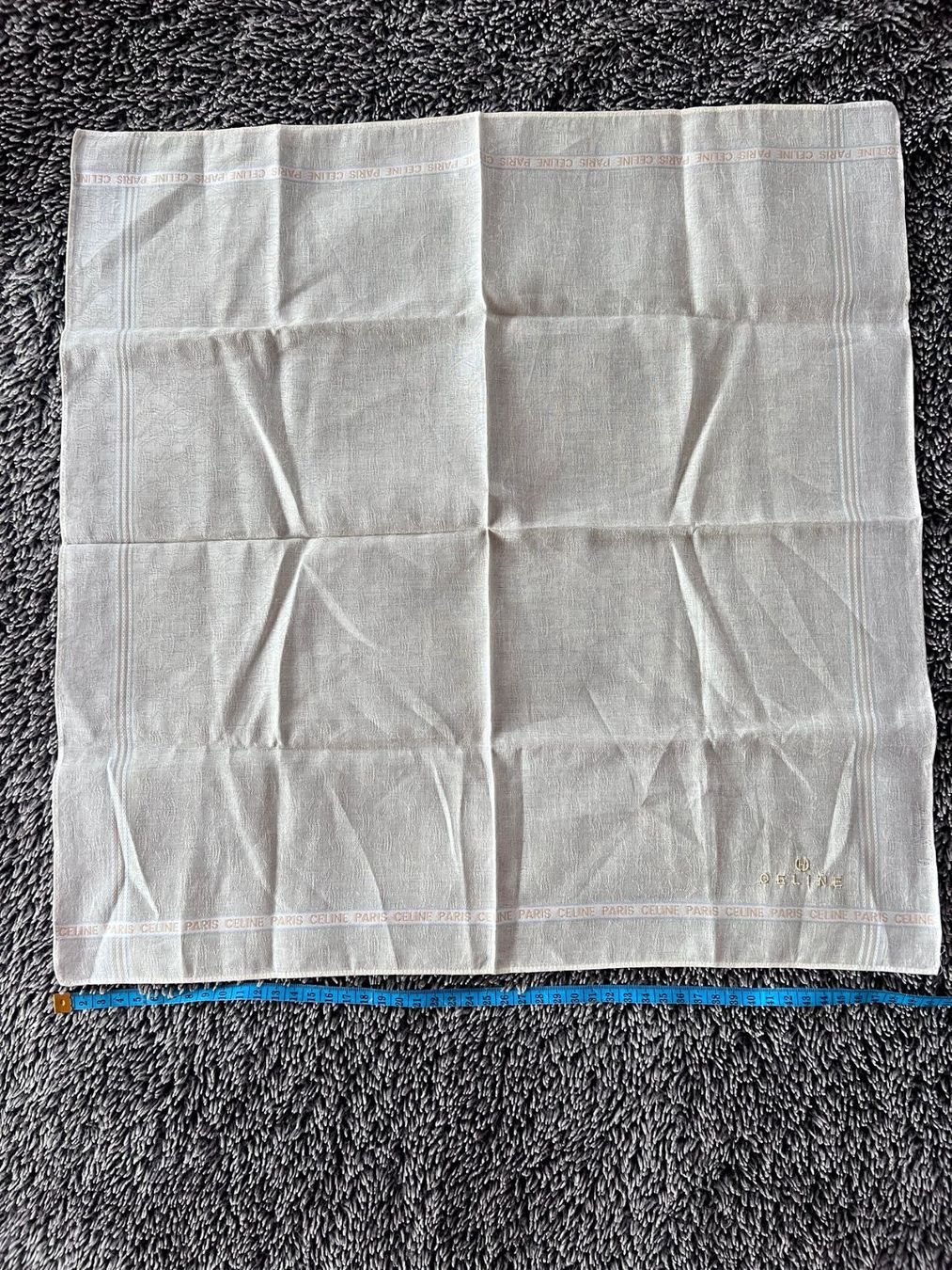 Celine Foulard & Sciarpe: Celine Baumwolltuch 50 x 50 cm Creme – Usato da Winterthur venduto da Dejv 3