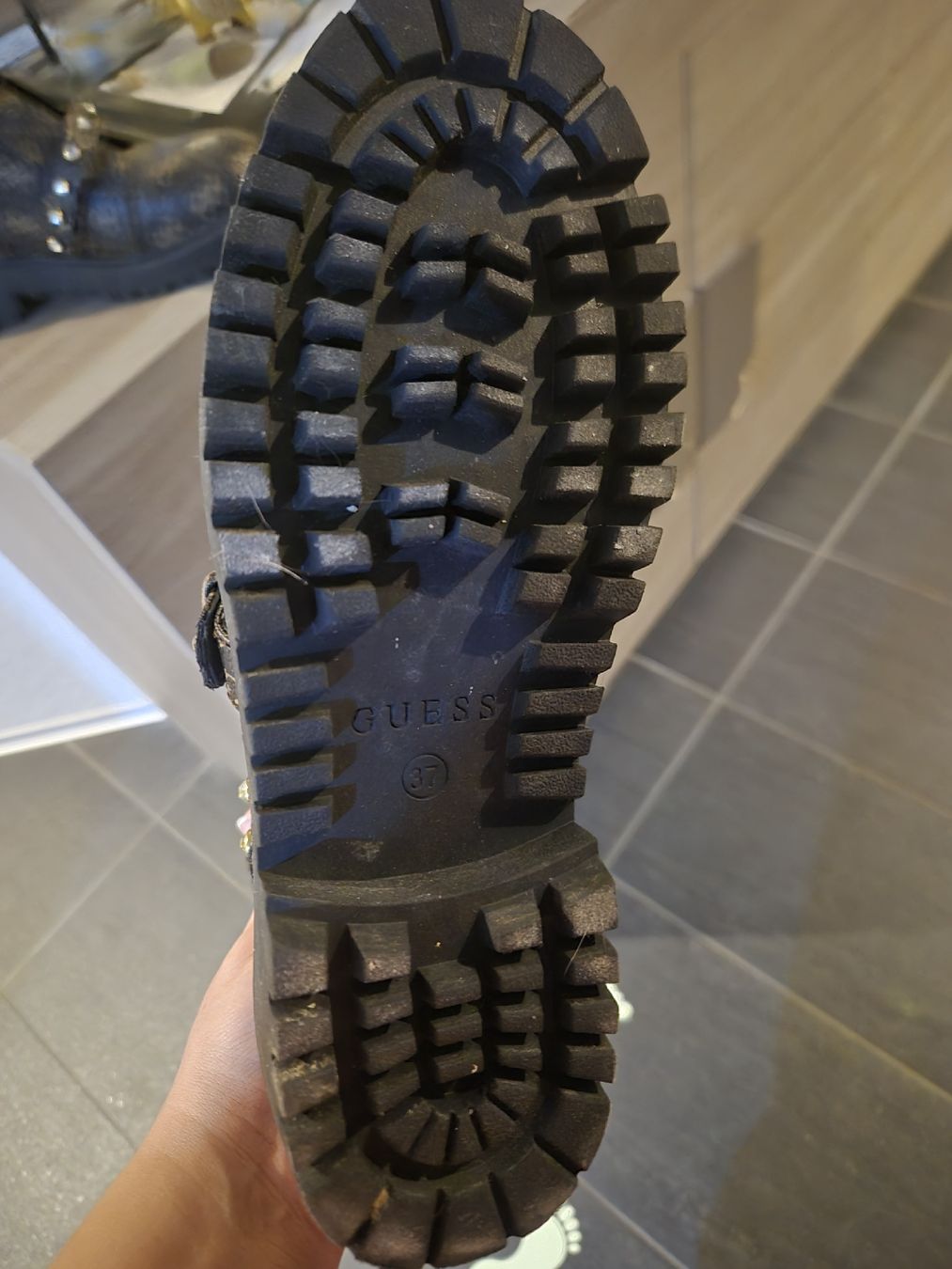 Scarpe da donna: stivali Guess usati pochissimo – Usato da Gampel venduto da ven_s5lq 6