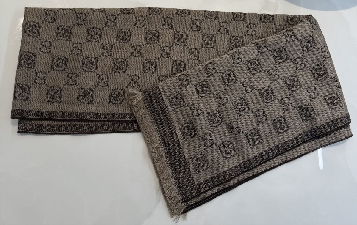 Gucci Foulards, Tücher & Schals: Original Gucci Schal – Neu (gemäss Beschreibung) aus Eschenbach LU von SavaP. 1