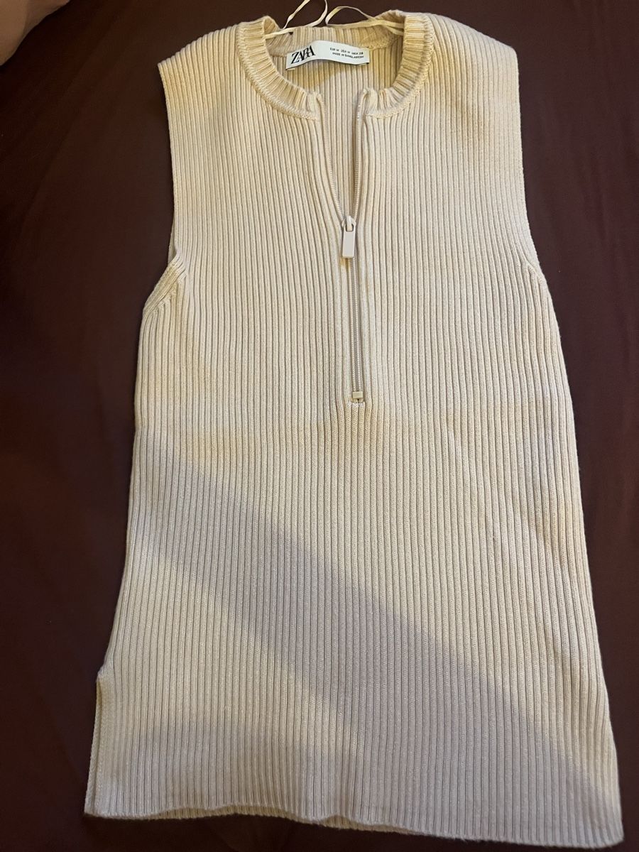 Zara Top: Pull ZARA sans manches beige clair  – Nuovo (secondo la descrizione) da Lausanne venduto da Noemie1994 2