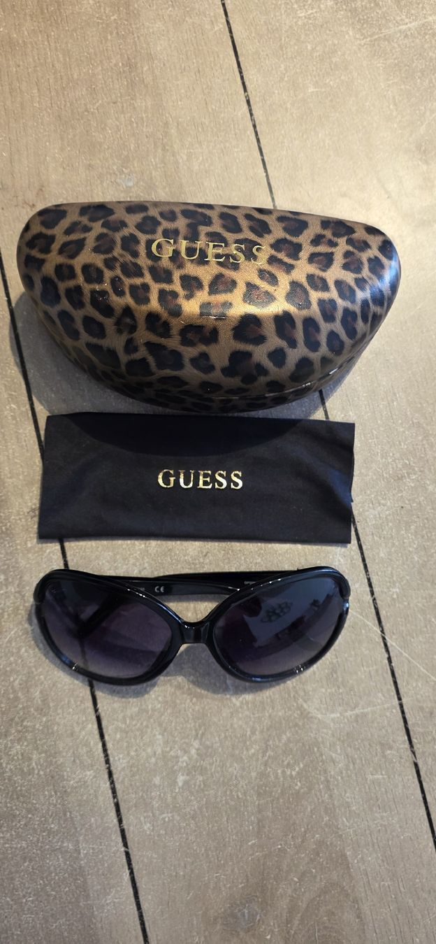 Guess Lunettes & Verres: Lunettes de soleil Guess – D'occasion à Ste-Croix par kar_9x7w