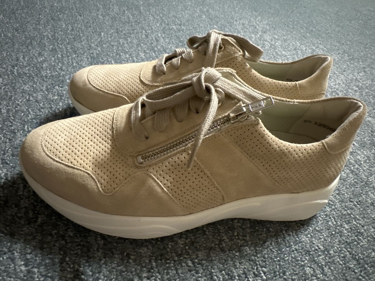 Damenschuhe: Damen Sneaker beige Gr 6.5 – Neu und originalverpackt aus Baltschieder von YmroBe 1