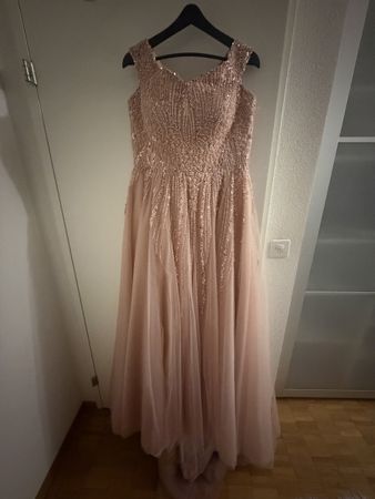 Ballkleid in Altrosa, Grösse 42-46 - alle Accessoires inkl.
