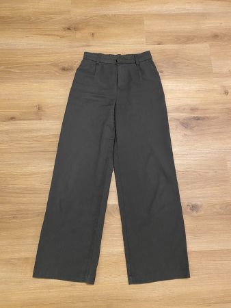 Pantalon long gris agréable