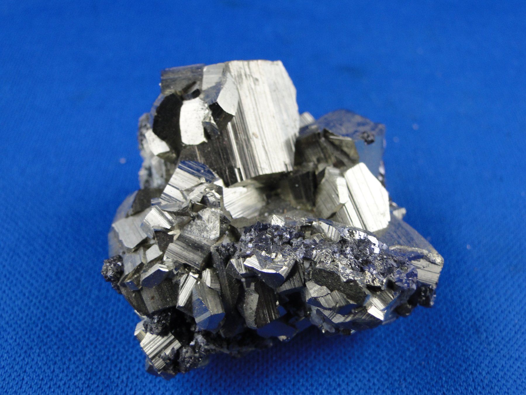 Minerali & Pietre curative: Pyrit-Schwimmer – Usato da Schinznach Bad venduto da Demerald 5