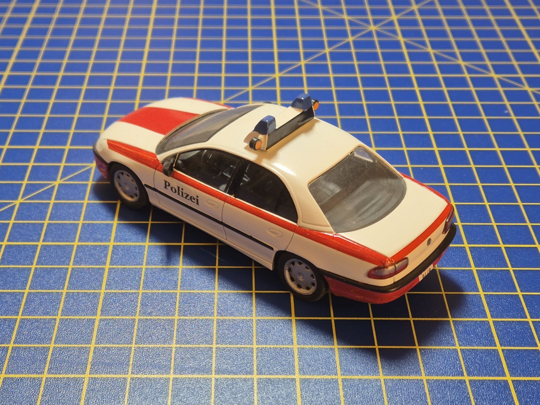 Opel Modellini d'auto: Opel Omega B Gemeindepolizei Rüti 1:43 – Usato da Lachen SZ venduto da myr_qk5y 1