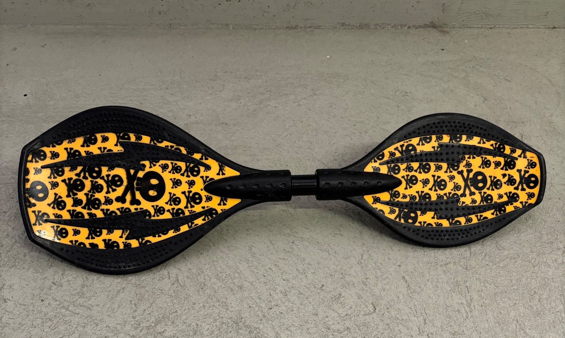 Skateboards: Waveboard Skateboard mit Lichtrollen – Usato da Sonterswil venduto da VD-Service