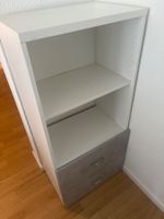 Regal mit zwei Schubladen