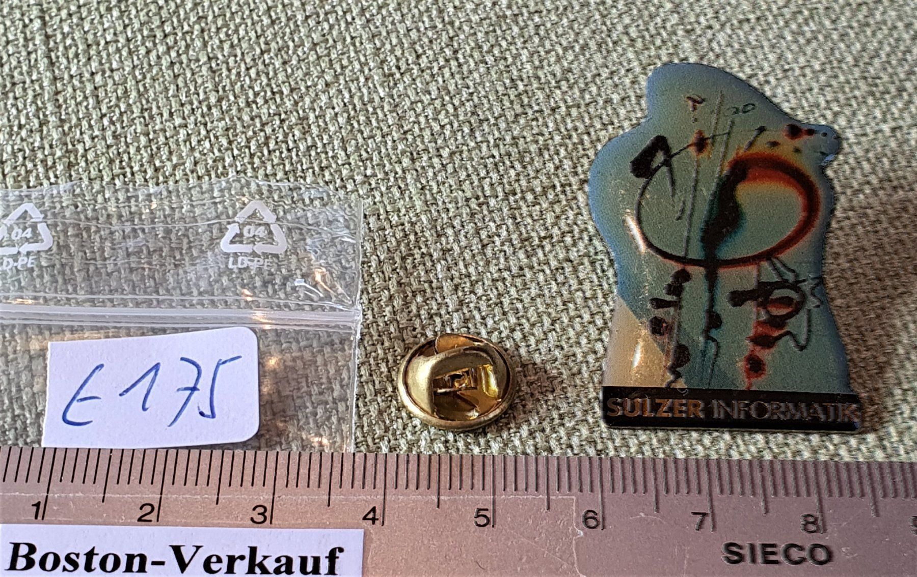 Spille & Fermagli: E175 - Pin SULZER Informatik Kunst Pin – Usato da Reinach BL venduto da Boston-Verkauf 2