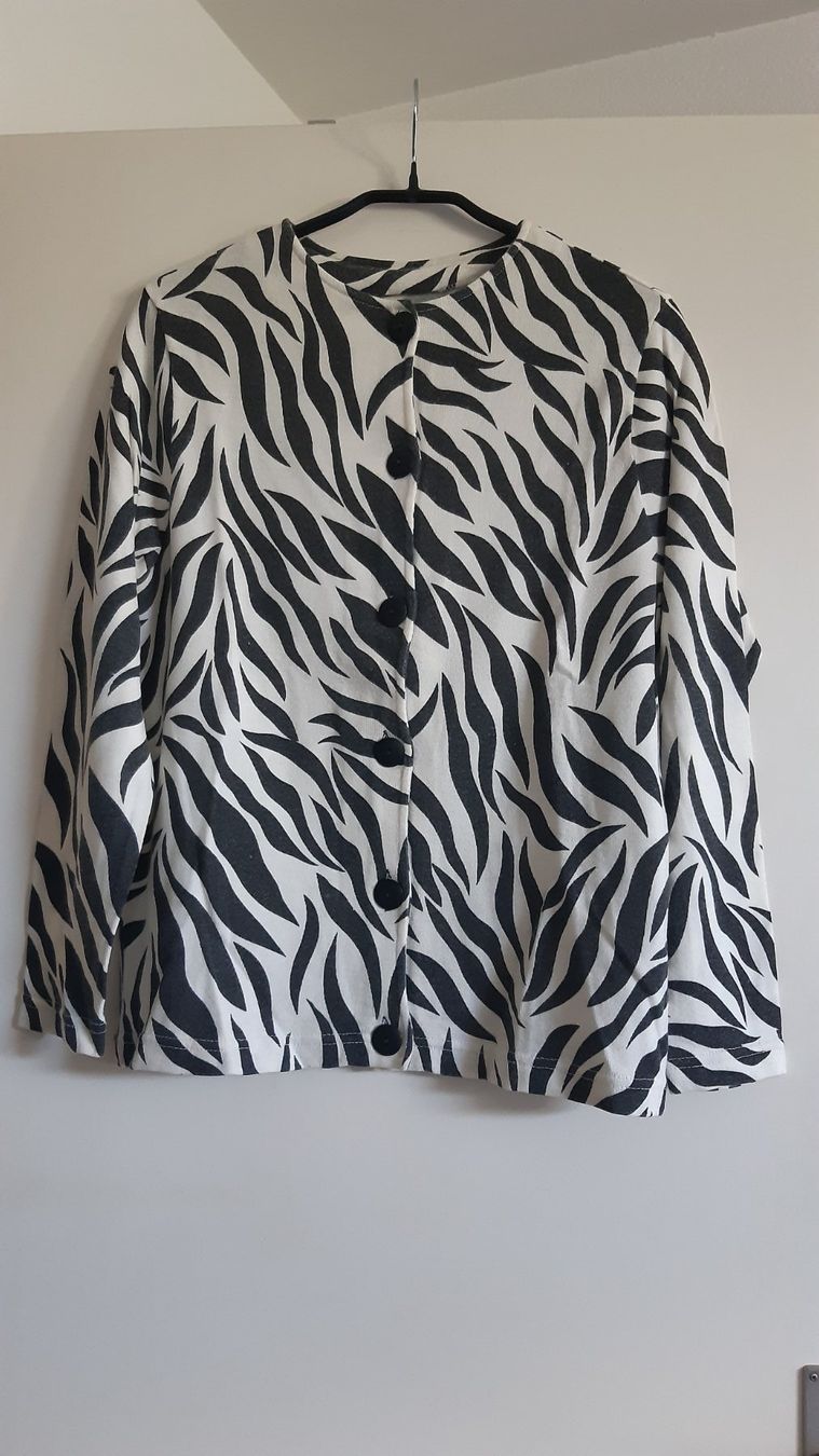 Jacken: Twinset (Kurzarmpullover + Cardigan) Zebramuster Gr. 42 – Gebraucht aus Basel von Fashionvictim