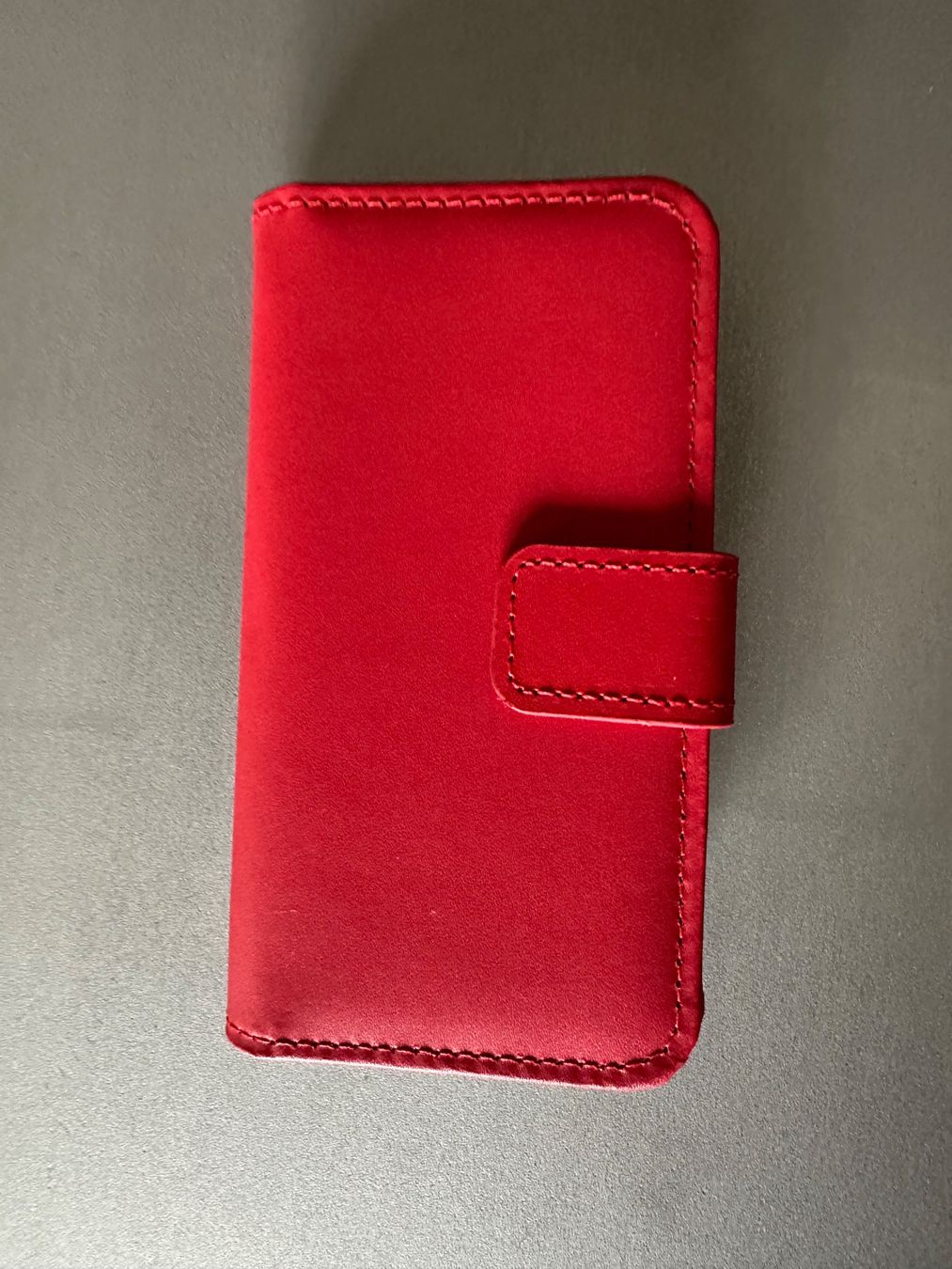 Covers & Schutzfolien: iPhone SE (2016) / 5 / 5S Echtleder Cover mit Kartenfächer – Neu und originalverpackt aus Horw von Nietz