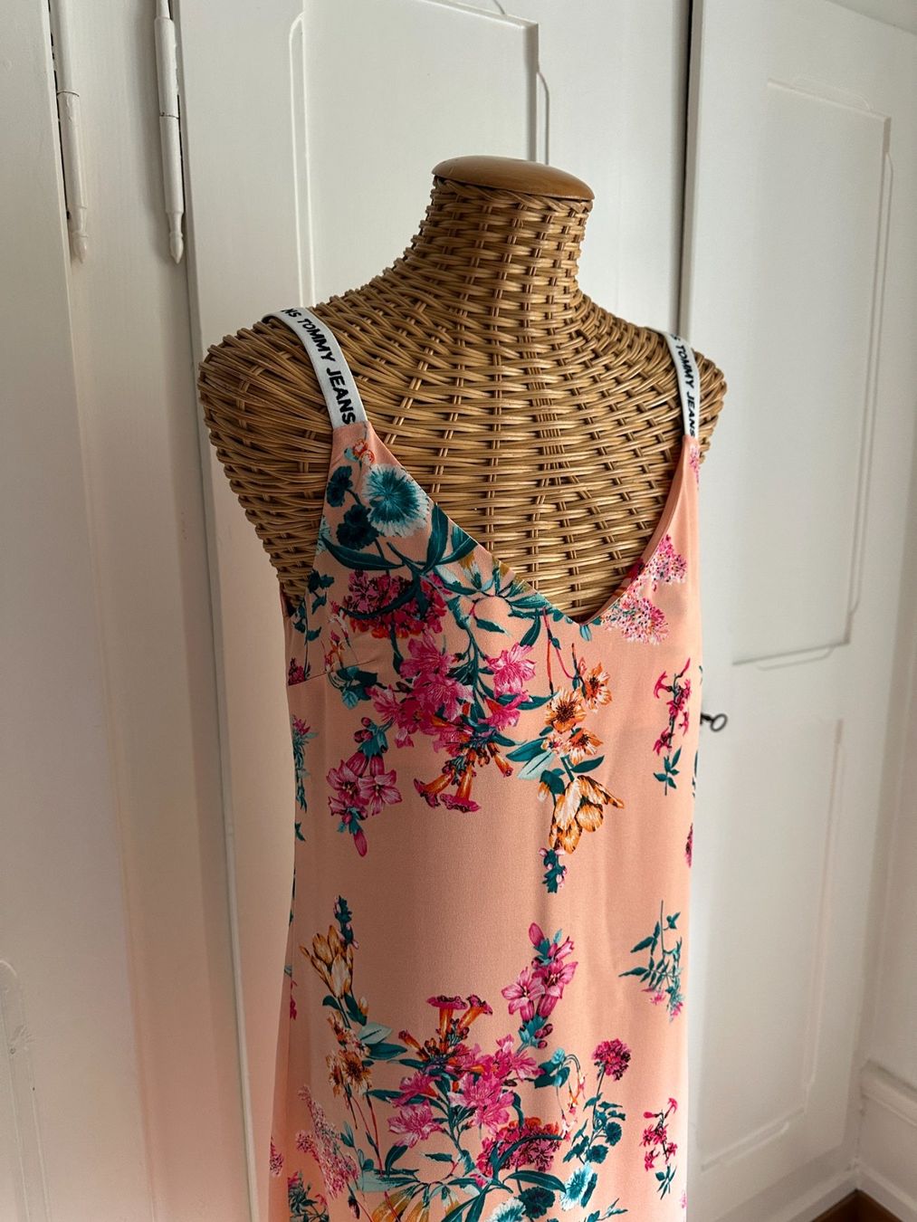 Tommy Hilfiger Vestiti: TOMMY JEANS - Kleid rosa geblümt S – Usato da Zürich venduto da Diazaio 1