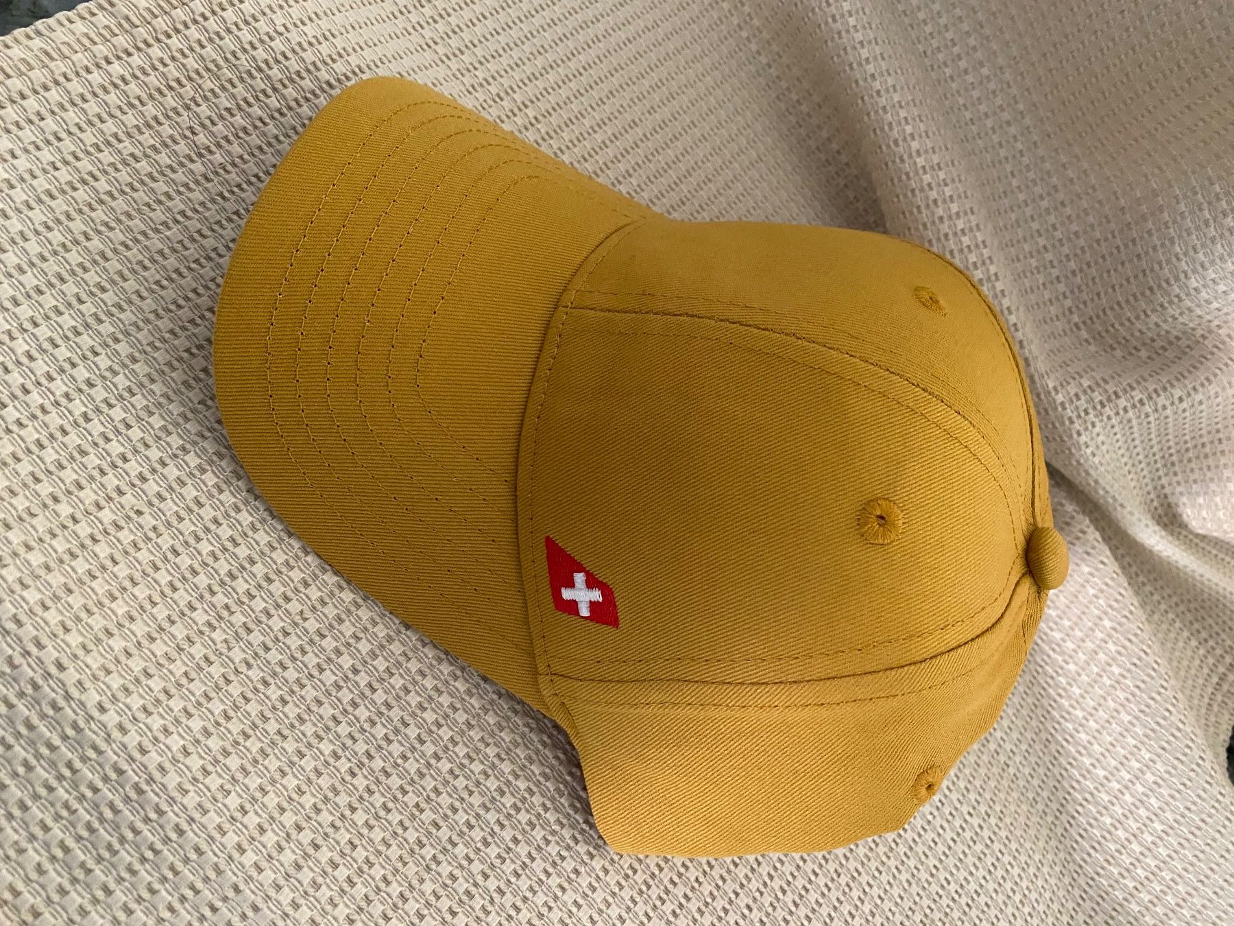 Autres vêtements garçon: Kinder Cap senfgelb  mit CH Logo – Neuf (Voir description) à Allenwinden par Obalu
