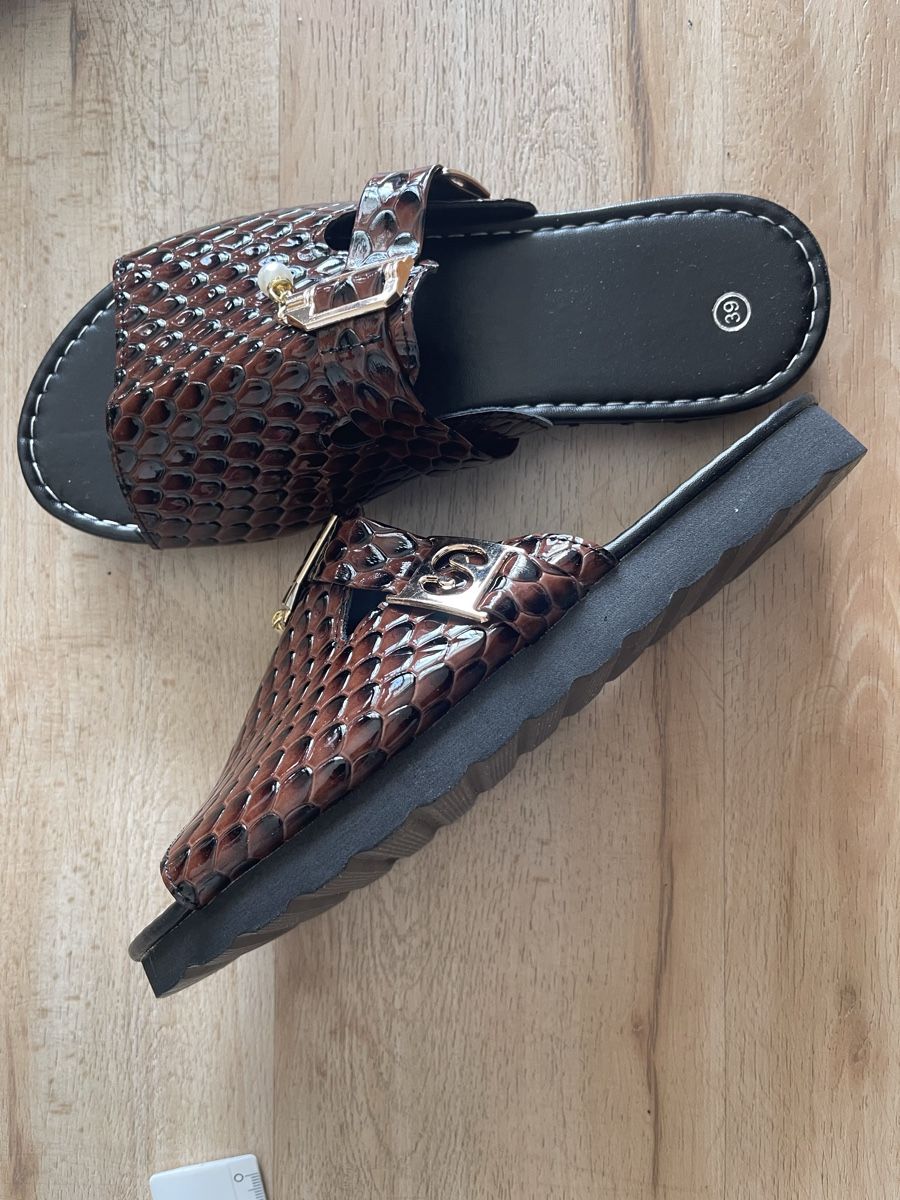 Scarpe da donna: Sandalettes plates 39 brunes neuves – Nuovo (secondo la descrizione) da Kloten venduto da Vermicelles 5