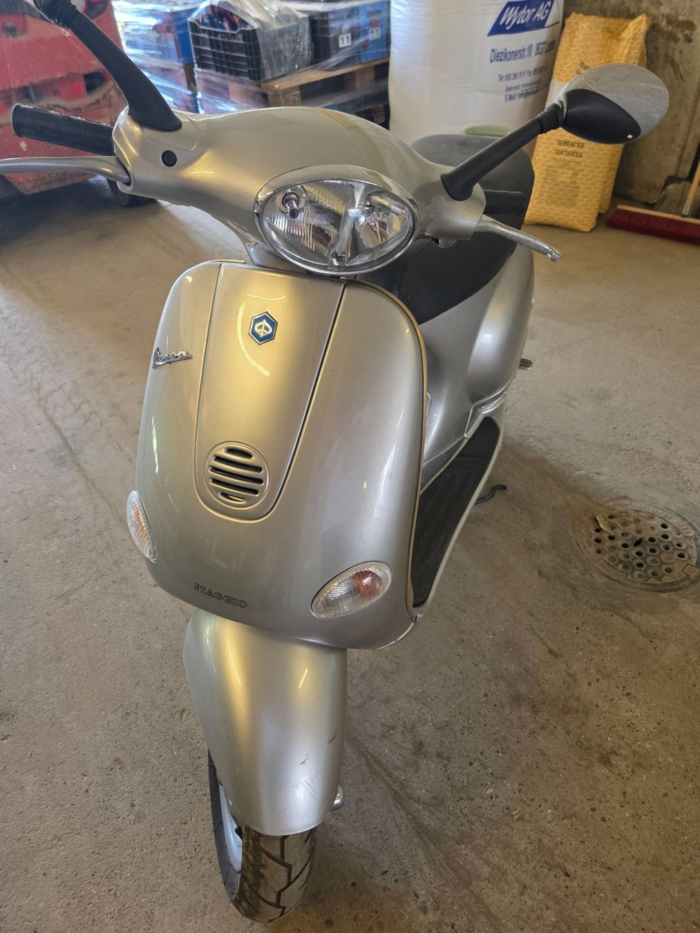 Vespa Scooter: Vespa Roller Silber Occasion mit Kratzern – Usato da Dietlikon venduto da rafcie 1