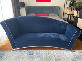 Weinlese blaues Sofa
