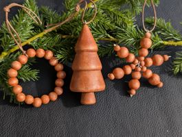 Set mit 3 handbemalten Weihnachtsdekorationen aus Holz