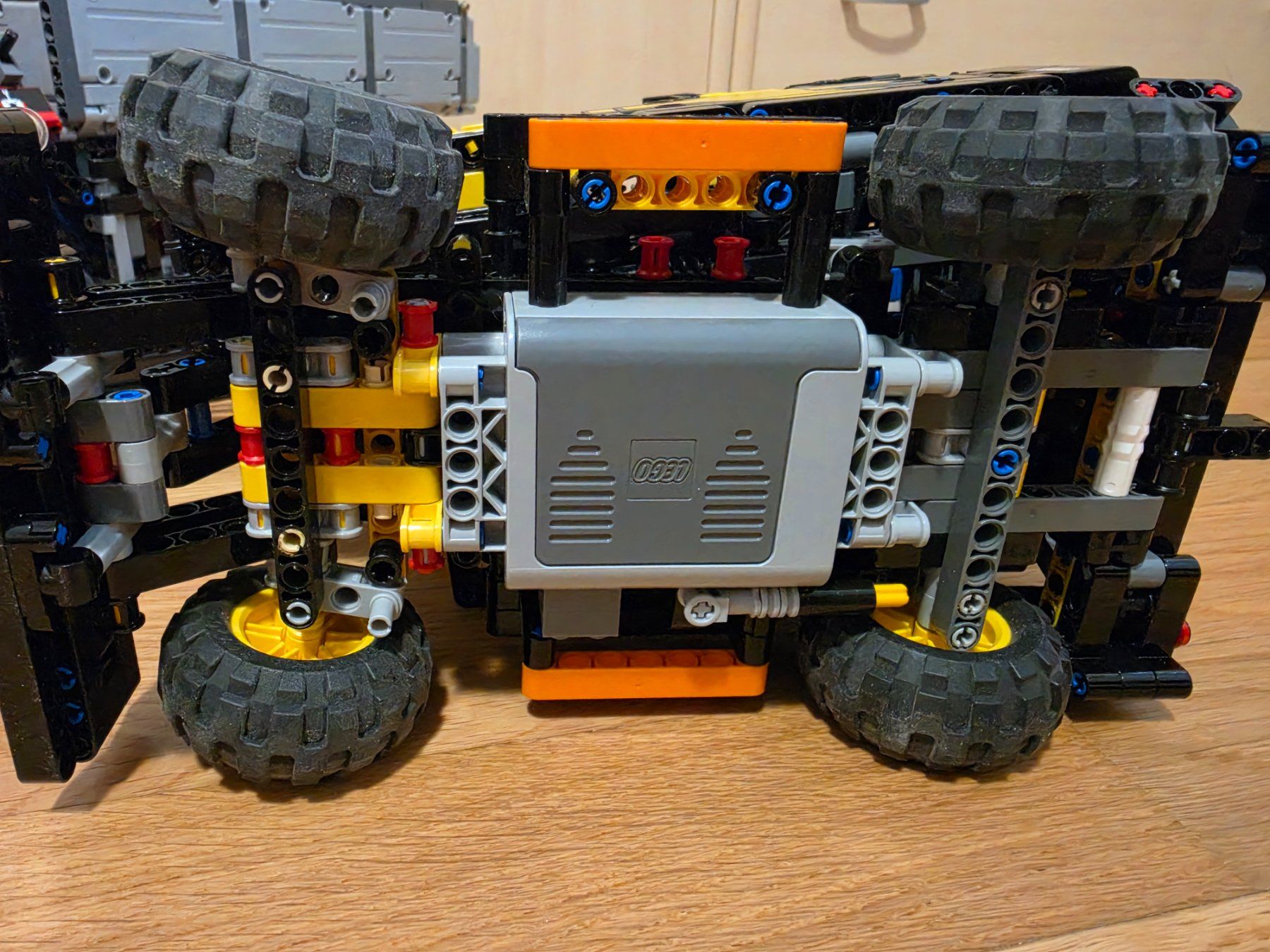 Lego Giocattoli: Lego Technic Mercedes Arocs und Volvo Bagger – Usato da Felben-Wellhausen venduto da REALLIFE20 2