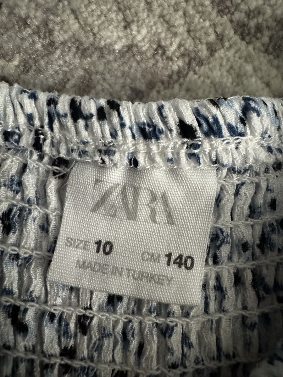 H&M Jupes: Mini Rock Blumen – D'occasion à Schaan par kri_tsw8 2