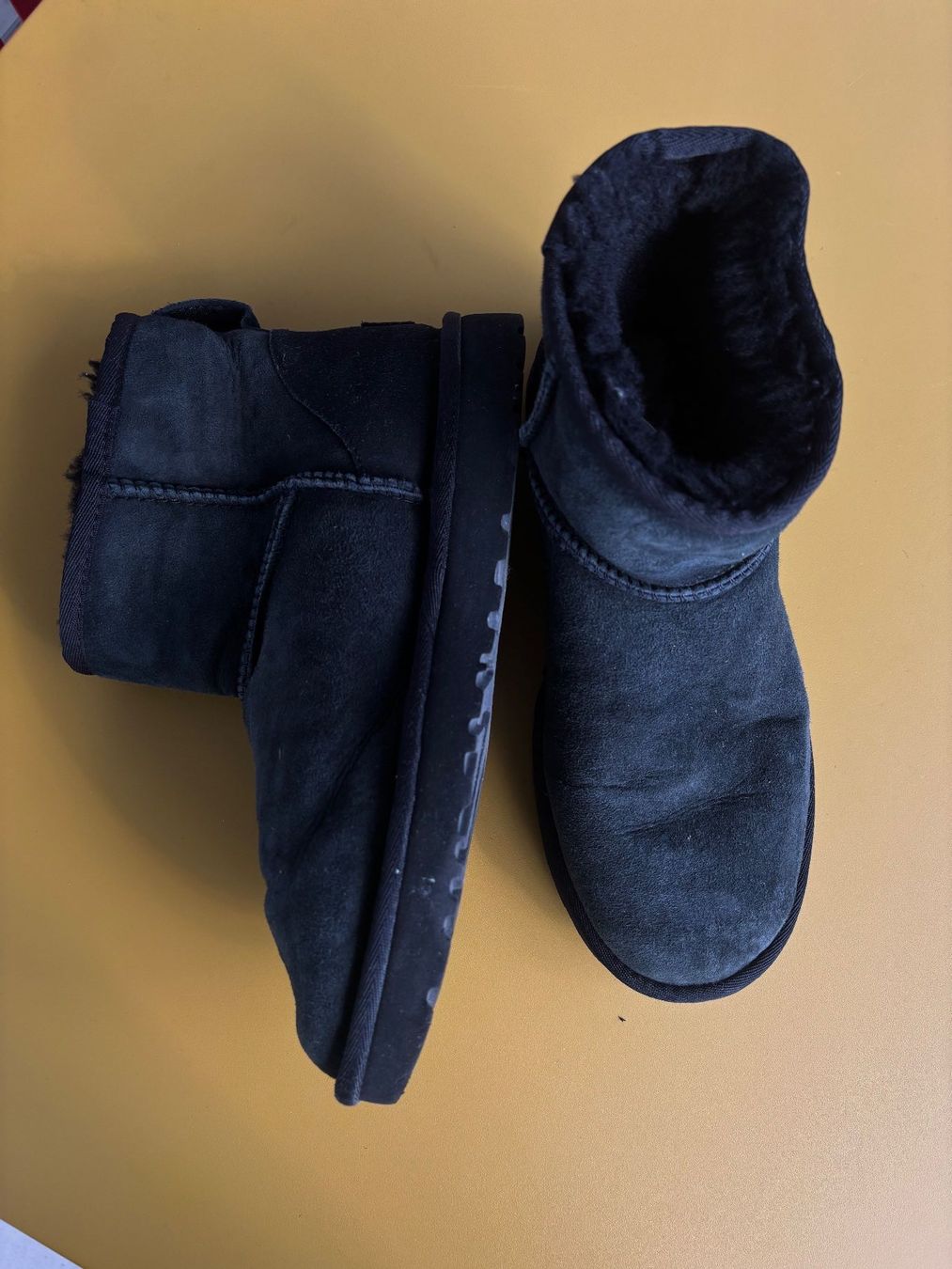 Ugg Chaussures femmes: UGG schwarze Stiefeletten Gr. 39 – D'occasion à Zürich par missmodernage