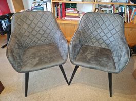 2 Esszimmerstühle kostenlos abzugeben