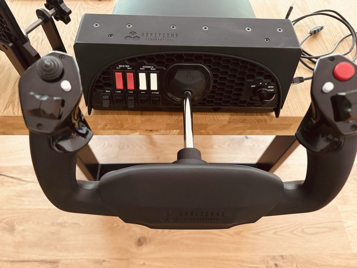 Honeycomb Controller: Honeycomb Alpha Flight Controls Yoke & Switch Panel – Usato da Obernau venduto da den_vrp6 1
